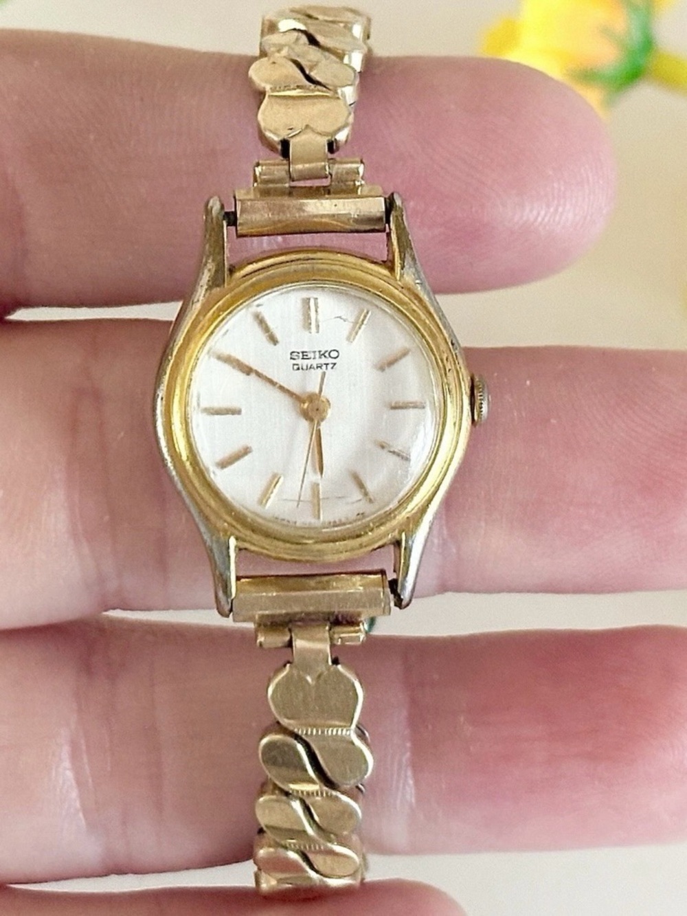 Vintage 1980s Seiko Ladies Cocktail Expansion Watch WORKS Classy Round Gold Dial